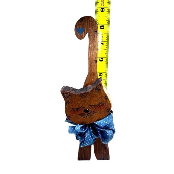 Vtg Wooden Cat Folk Art Hand Painted Shelf Sitter Blue Ribbon Eyelashes Whiskers - Picture 9 of 9